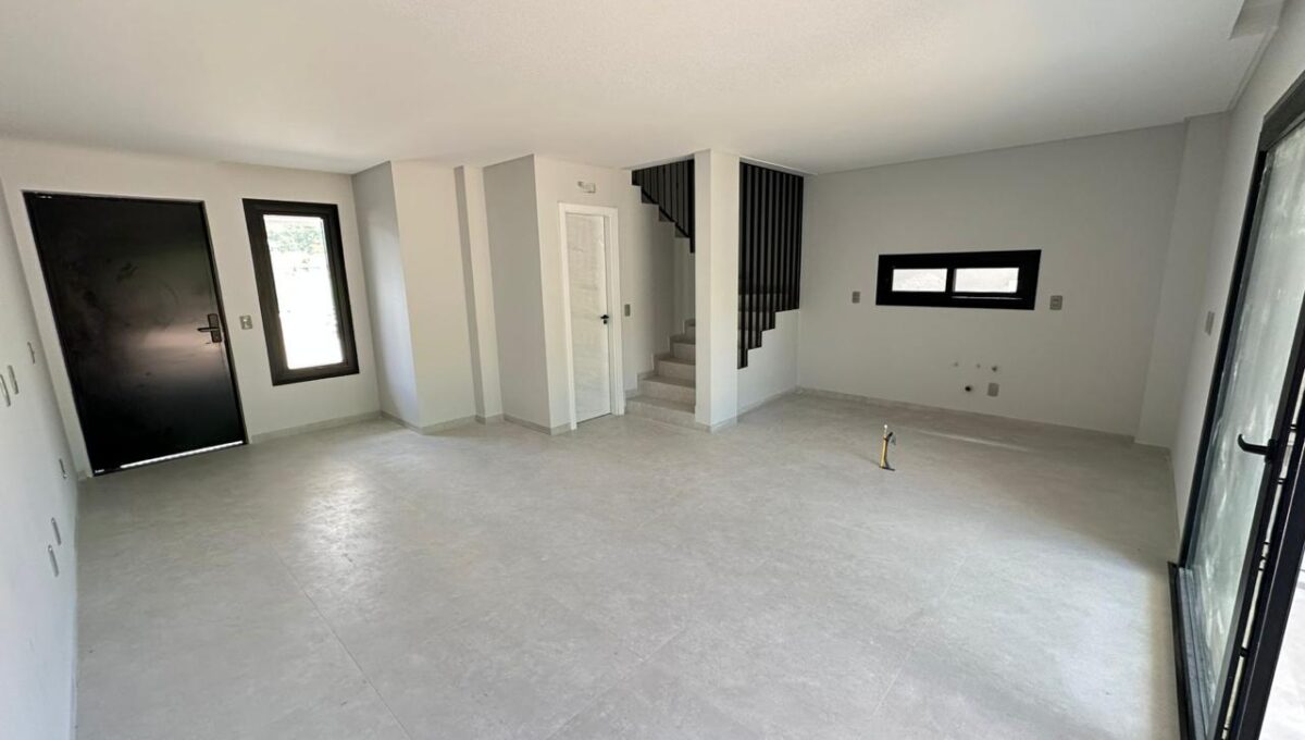 04bf3aa1-052c-409c-9f80-1a121646b05e